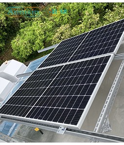 Système de montage sur toit solaire en acier