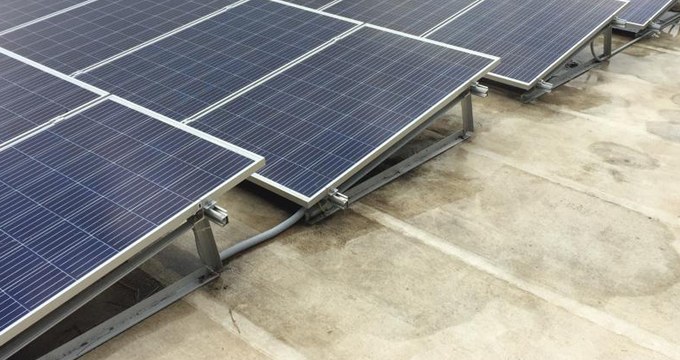 Kit de triangle de barre d'angle de système de montage photovoltaïque solaire en aluminium pour toit plat