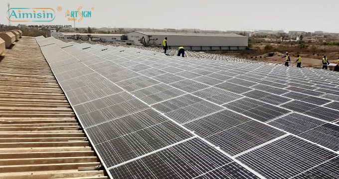 Système de montage triangulaire pour toit en tôle industrielle