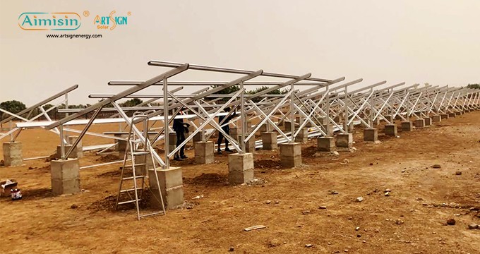 Structure solaire au sol en aluminium de 210 kW au Mali
